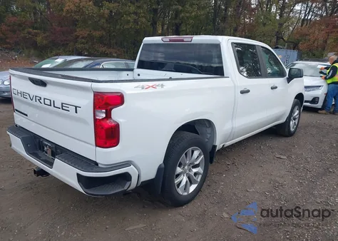 2022 Chevrolet Silverado 1500 4Wd Short Bed Custom z USA, uszkodzony, nr VIN 3GCPDBEK8NG505229